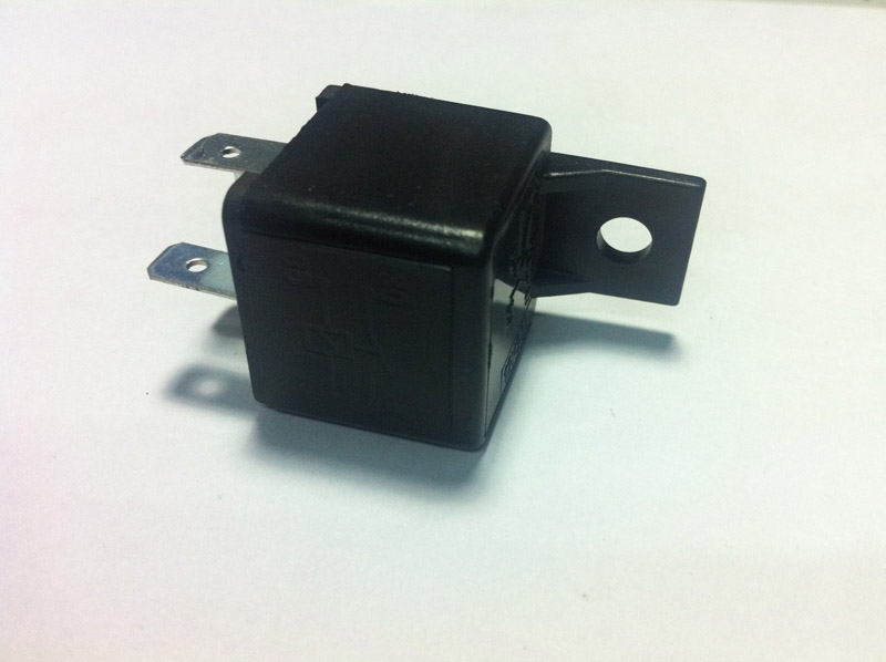 CUT OUT 4 PIN RELAY PVC1